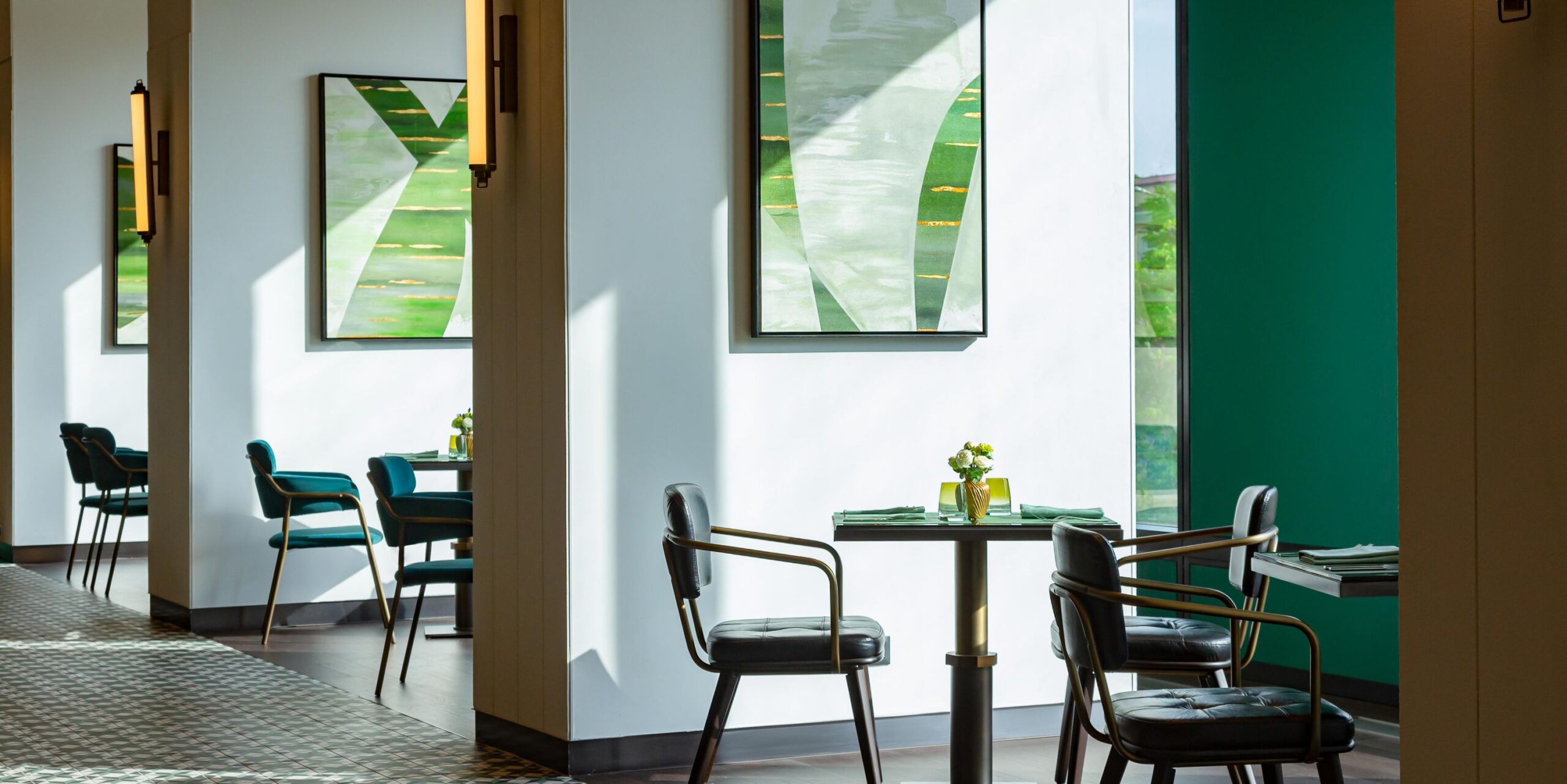 InterContinental Tashkent mehmonxonasidagi No’mad restoranining kunduzgi zali